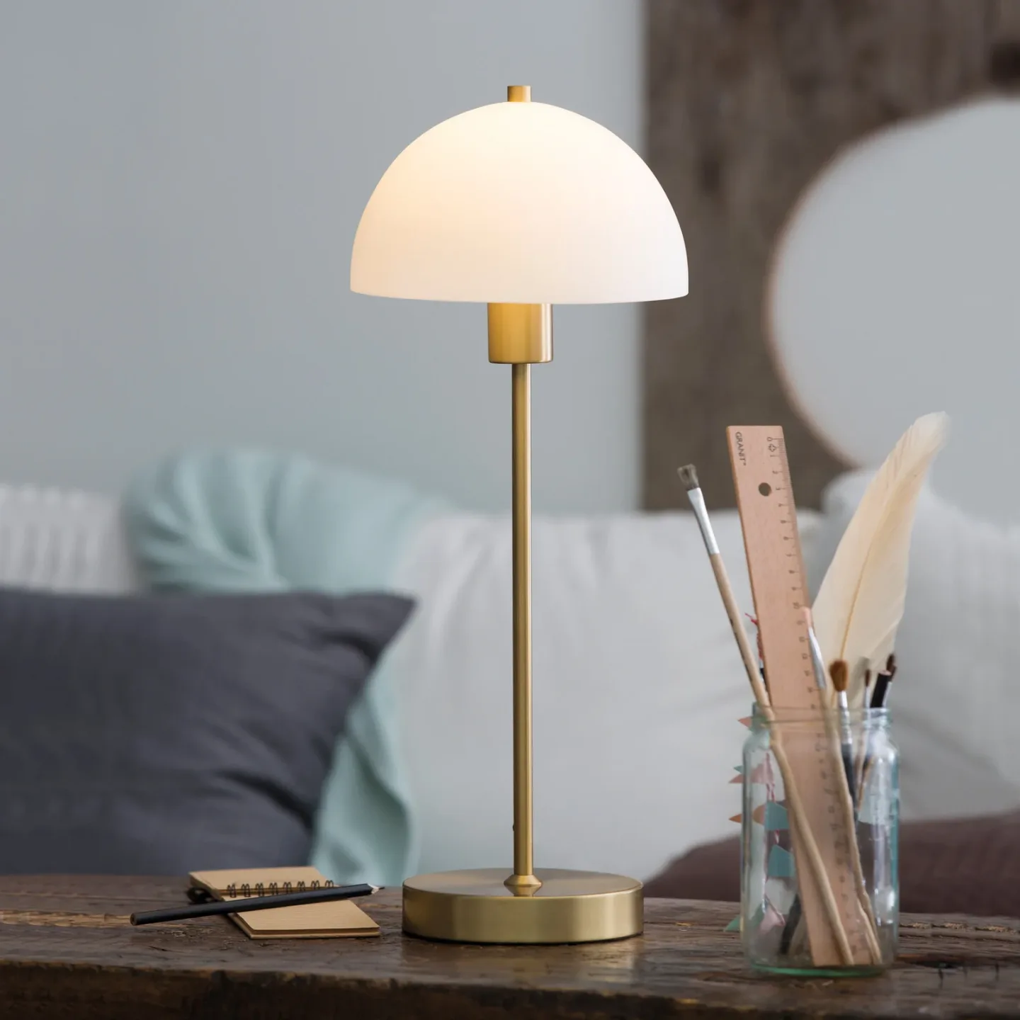 Vienda Bordlampe Brass/Opal - Herstal - Stue - Metal