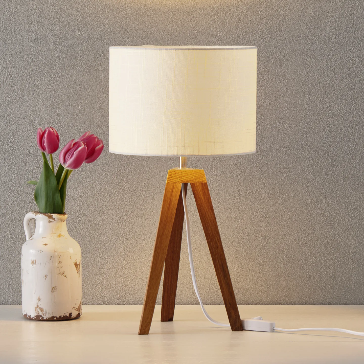 Kullen Bordlampe Eg/Hvid - Markslöjd - Stue - Moderne - Træ - Med skærm