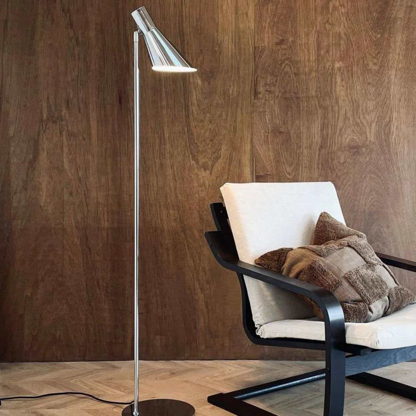 DL12 Gulvlampe Krom - DybergLarsen Dyberg Larsen - Stue - Design - Metal - Med skærm