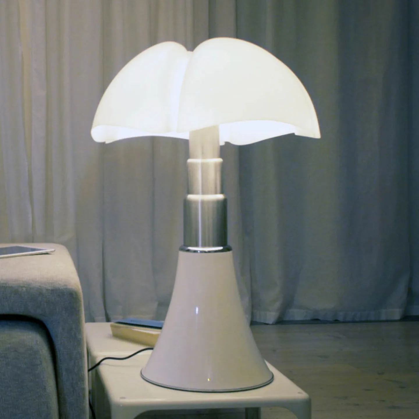 Pipistrello LED-bordlampe dæmpbar Hvid - Martinelli Luce - Stue - Design - Metal - Med skærm