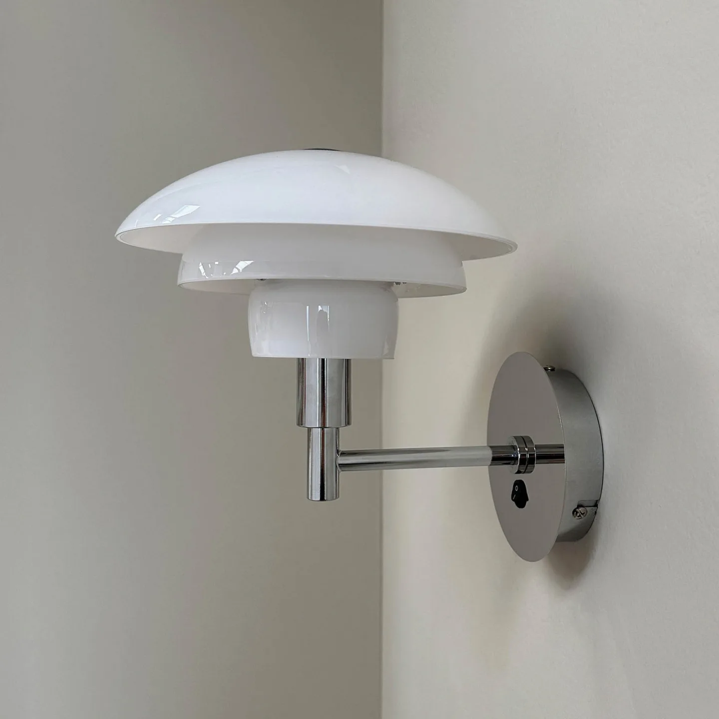 Morph Væglampe Opal - Dyberg Larsen - Stue - Design - Metal - Med én lyskilde