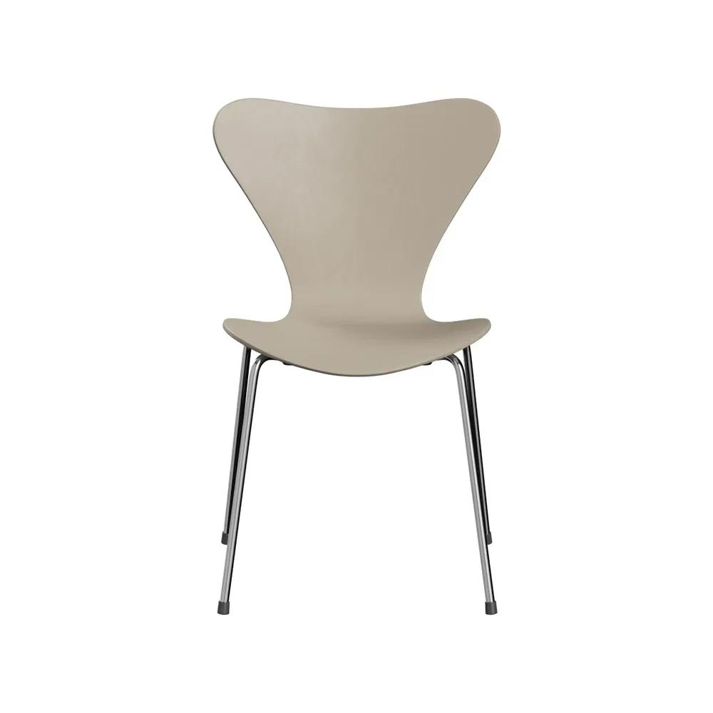 Fritz Hansen Sjuan 3107 stol Ljusbeige-färgad ask-kromat stålstativ