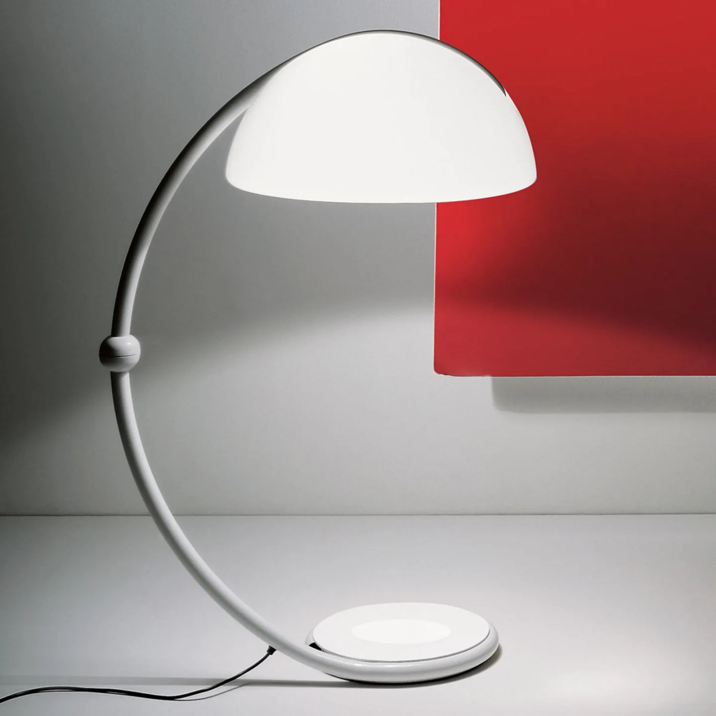Serpente Golvlampa Vit - Martinelli Luce - Vardagsrum - Design - Metall - Med lampskärm