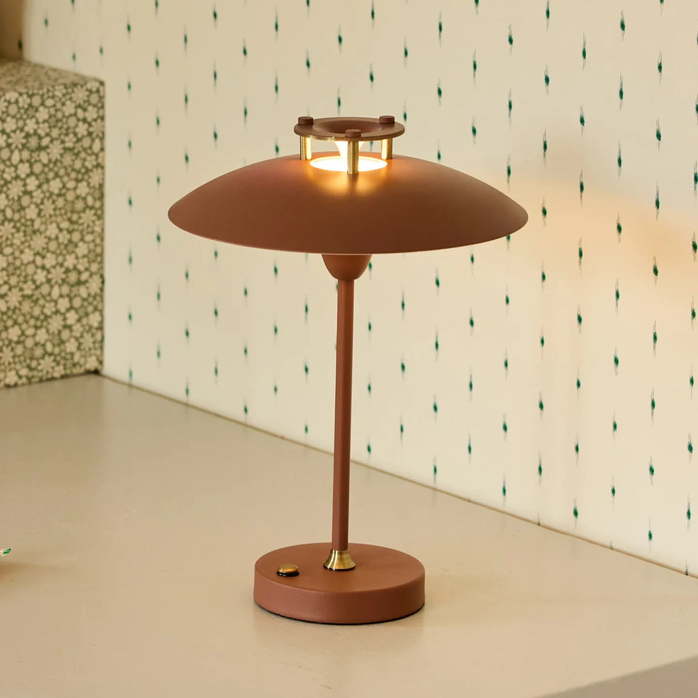 MINI STEPP 1-2-3 batteridrevet bordlampe, rødbrun, IP44 – Halo Design - Stue - Metal - Med én lyskilde