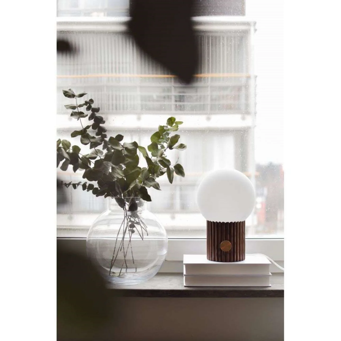 Hubble 15 Tischleuchte Walnut - Globen Lighting - Schlafzimmer - Glas