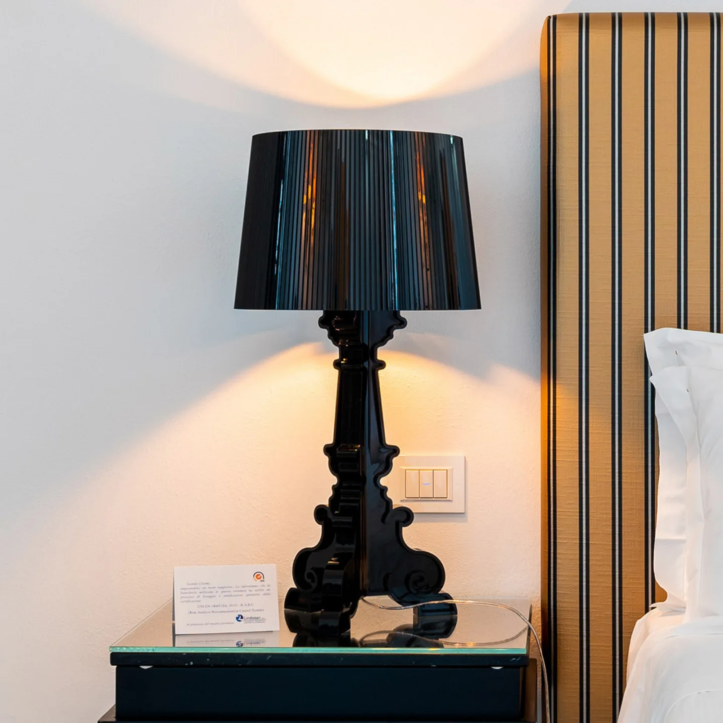 Bourgie Bordslampa Svart - Kartell - Vardagsrum - Design - Plast - Med lampskärm