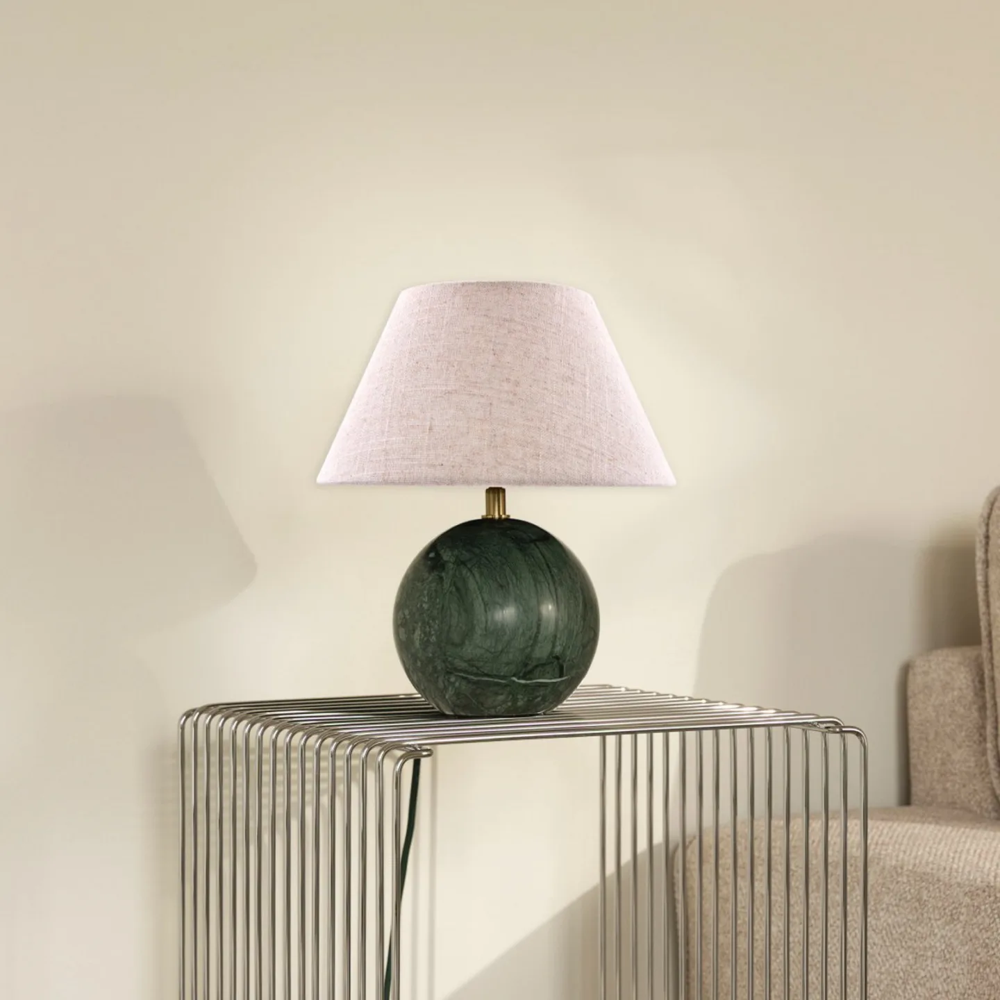 Globen Lighting Castello 24 bordslampa Mörkgrön marmor, vit skärm