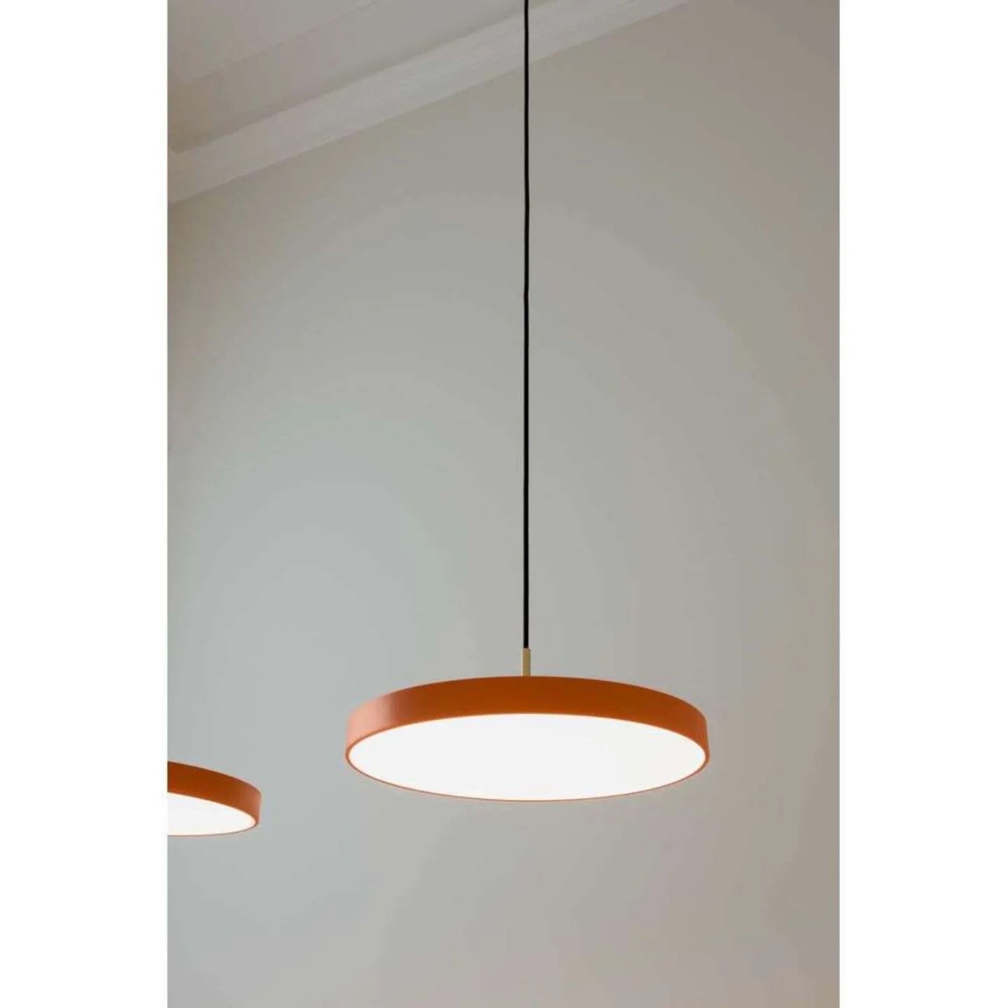 Asteria Plus Pendelleuchte, Ø 43 cm, orange/schwarz - UMAGE - Wohnzimmer - Metall