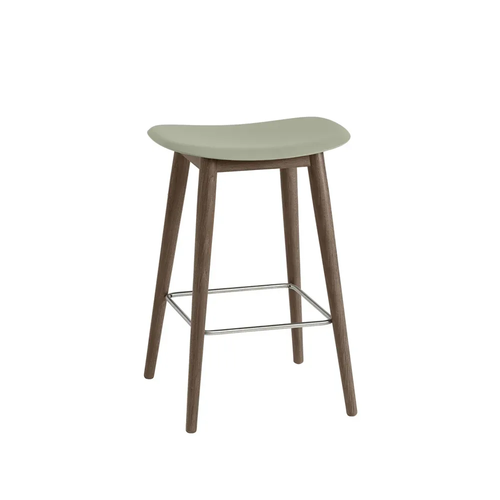Muuto Fiber Bar Stuhl 75 cm Dusty green, dunklebraun gebeizte Beine