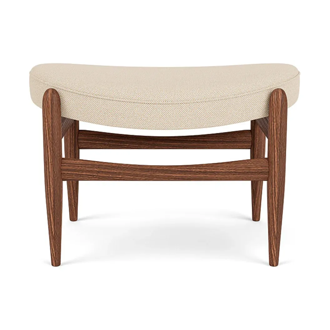 Audo Copenhagen Elizabeth ottoman Hallingdal 0200-valnöt