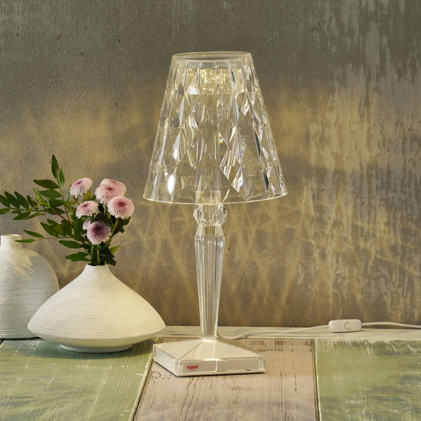 Big Battery Bordslampa Crystal - Kartell - Vardagsrum - Design - Plast - Med lampskärm