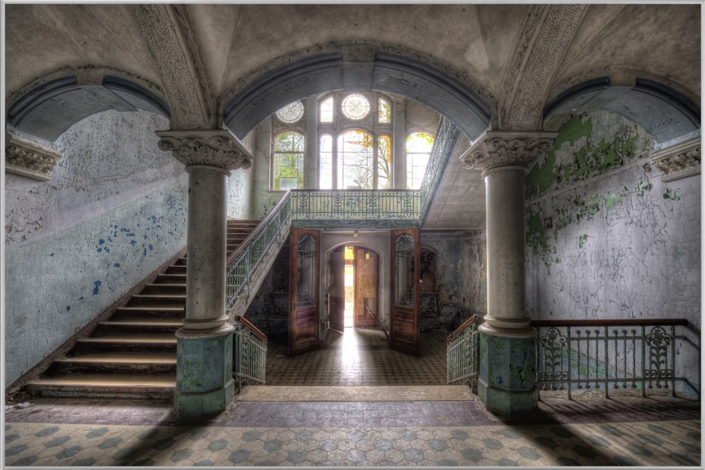 image LAND Bild mit Rahmen Lost Place Treppenhaus 3 | Schubiger Möbel