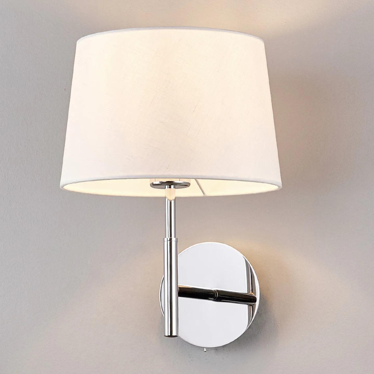 Dorothea Vägglampa White/Chrome - Lucande - Vardagsrum - Modern - Tyg / textil - Med en ljuskälla