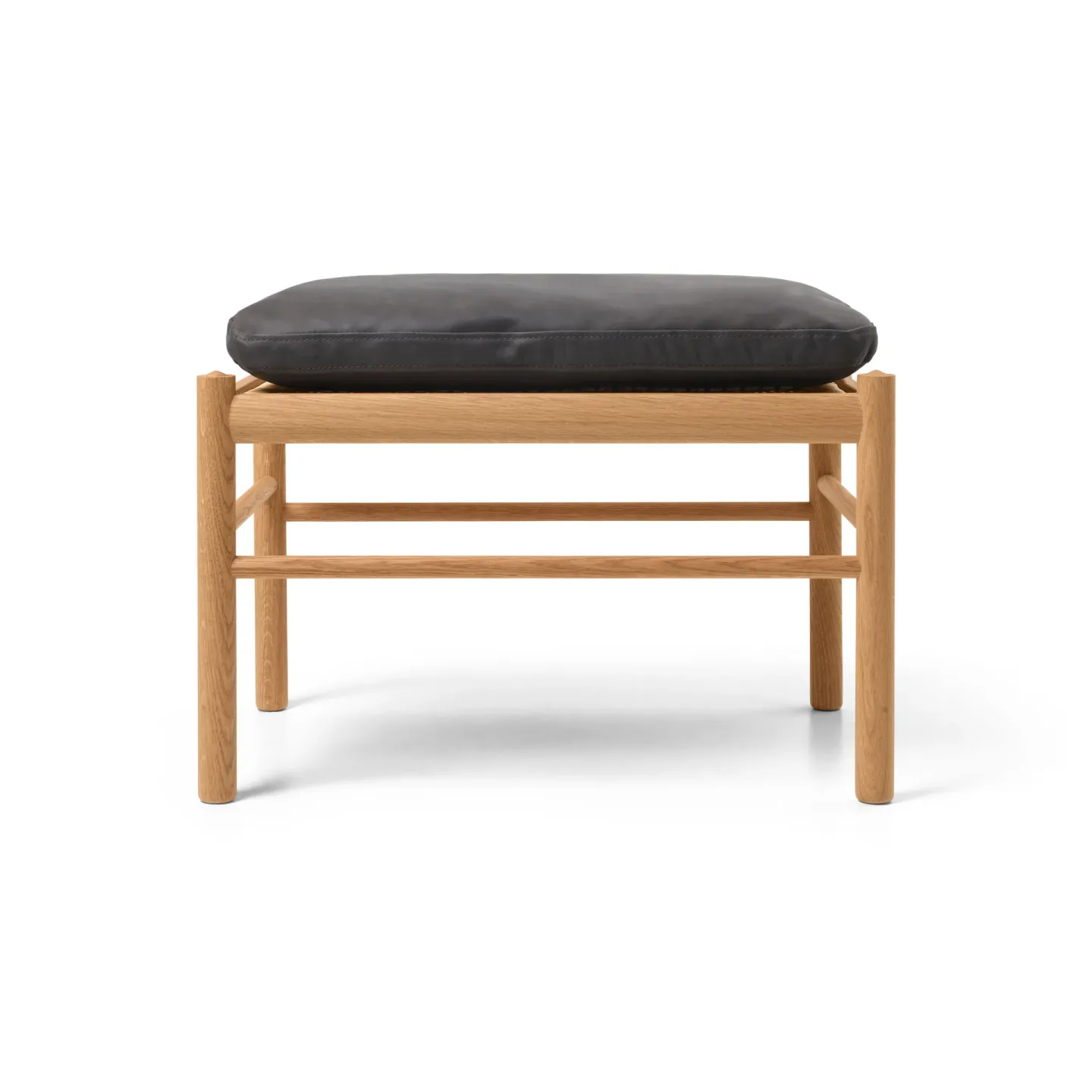 Carl Hansen & Søn OW149F Colonial fotpall Terra 20367-oljad ek