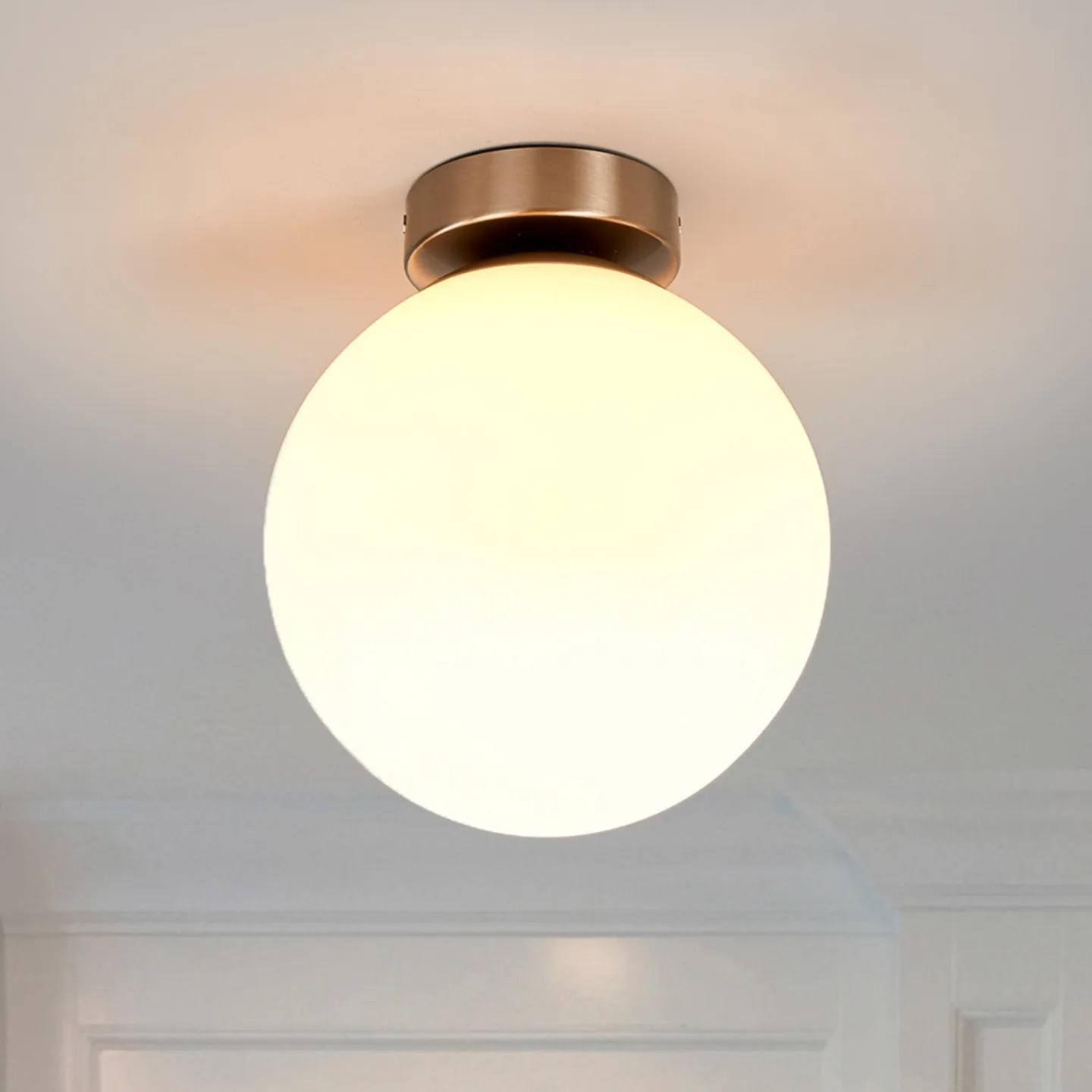 Lennie Plafond White - Lindby - Badrum - Modern - Glas - Klot