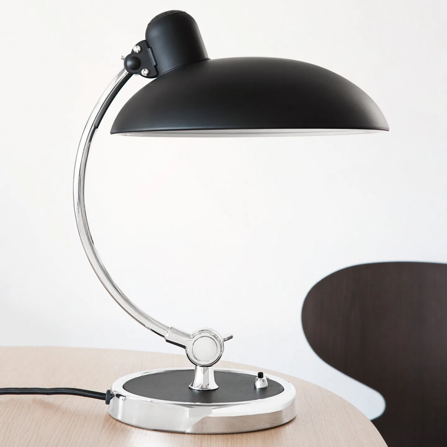 Fritz Hansen Kaiser Idell 6631-T Luxus Tischleuchte Matt black
