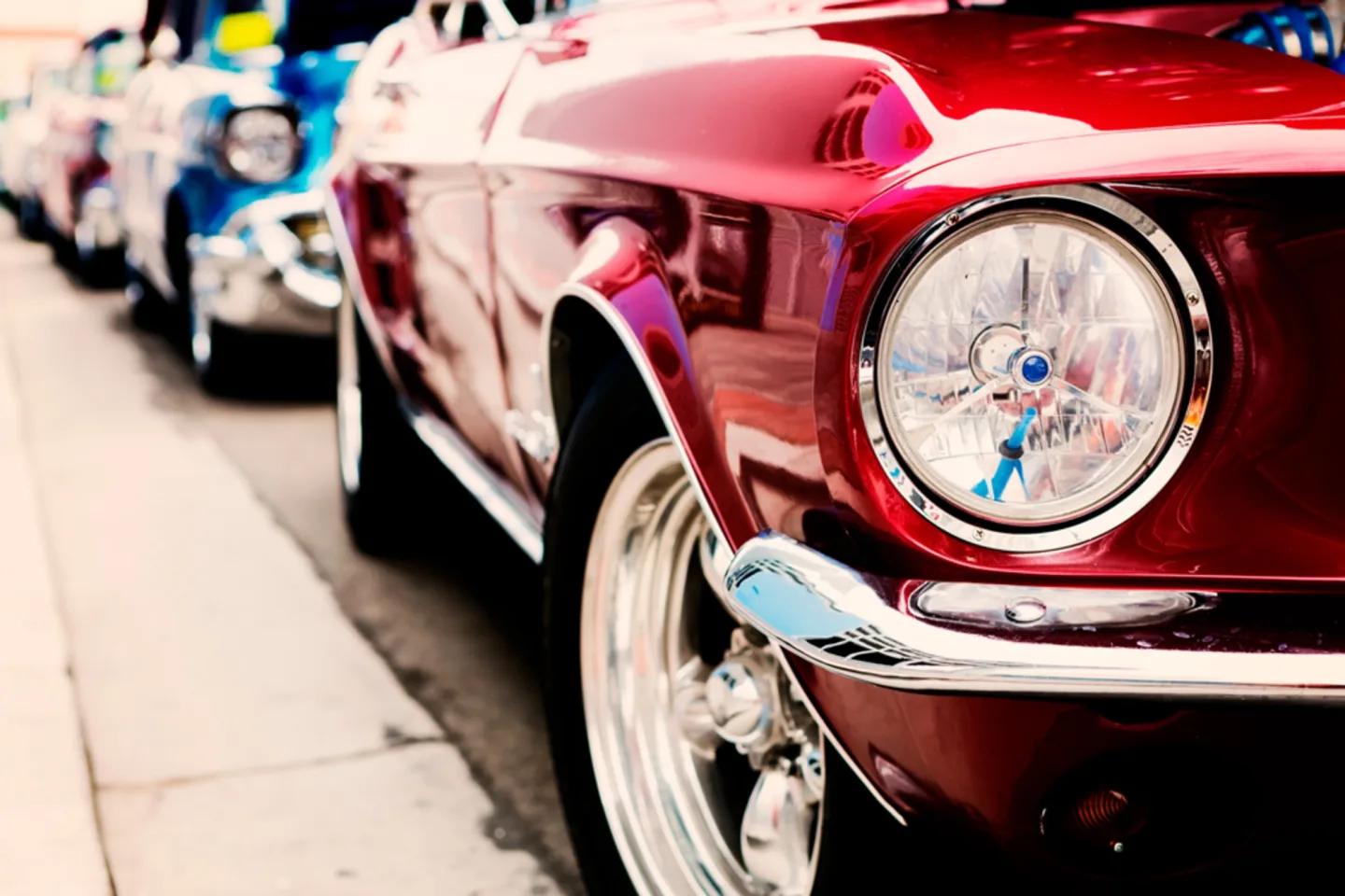 image LAND Alubild Roter Oldtimer | Schubiger Möbel