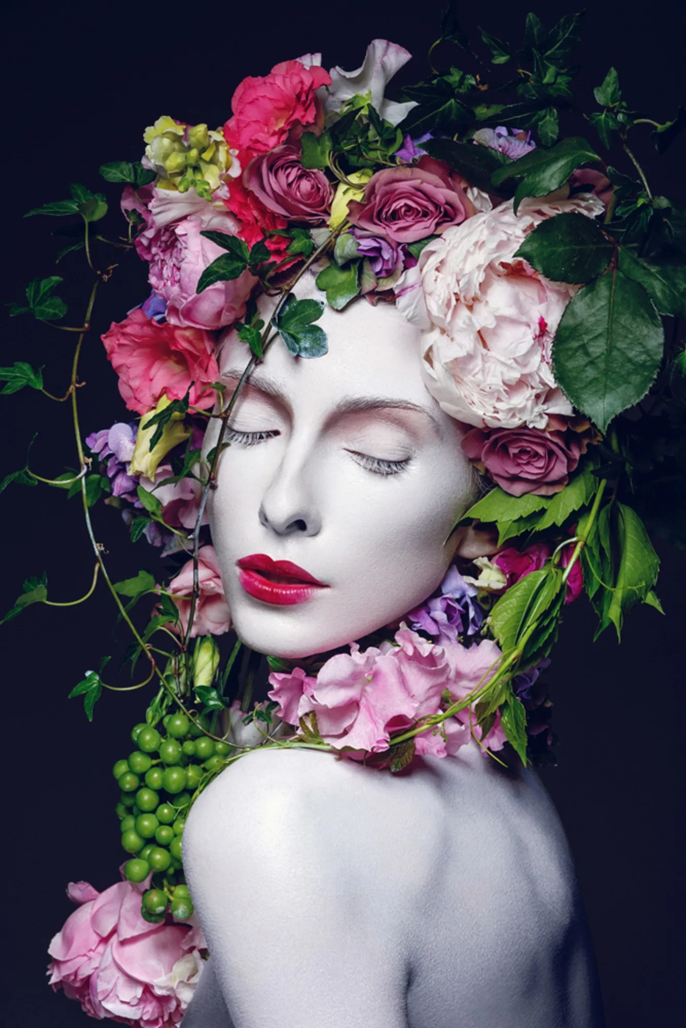 image LAND Alubild Hübsche Frau mit Blumen | Schubiger Möbel