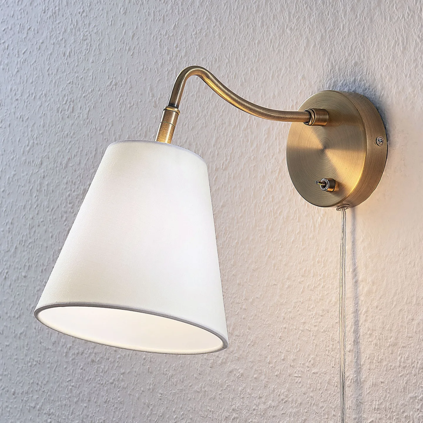 Ethan Vägglampa Brass - Lindby - Vardagsrum - Antik - Tyg / textil - Med en ljuskälla