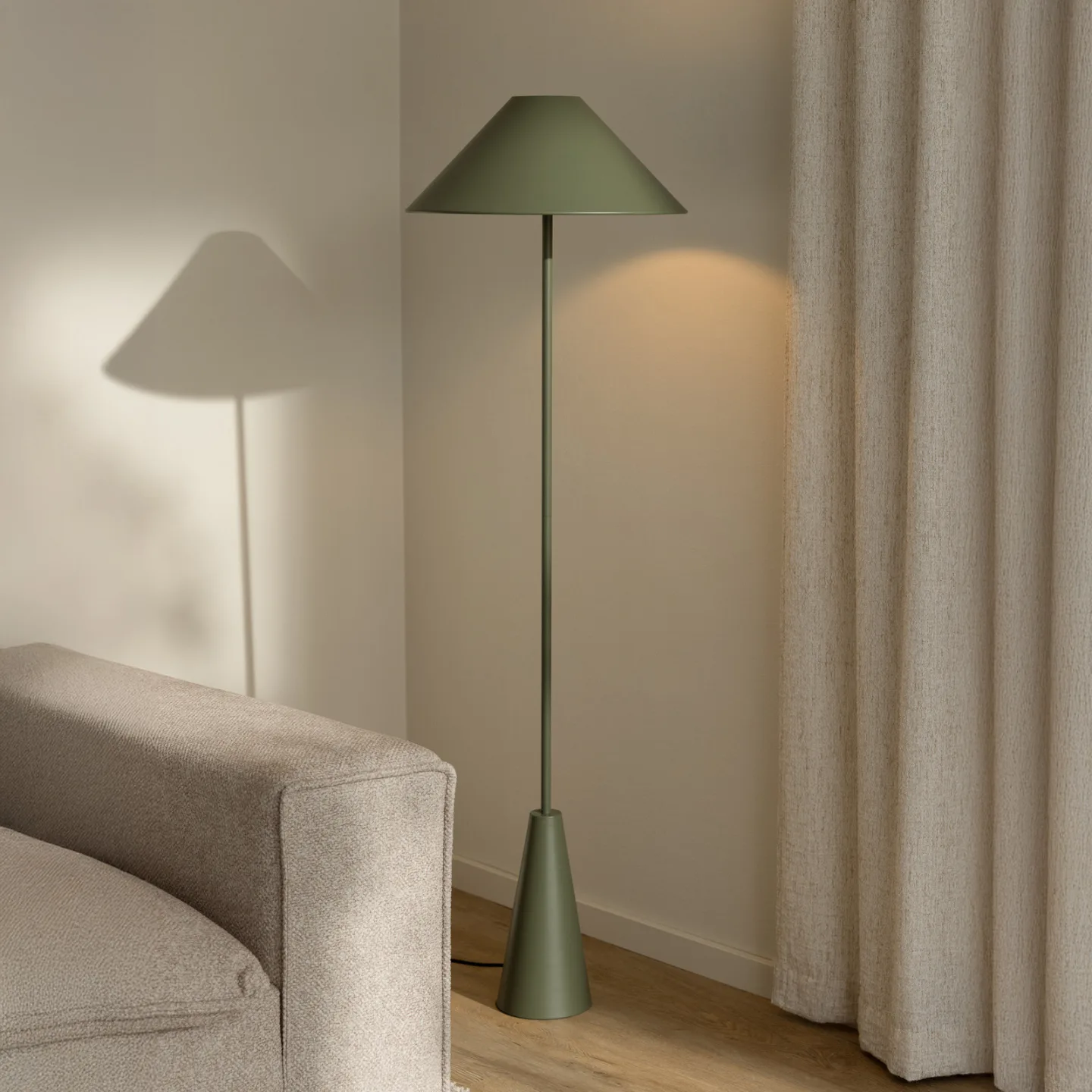 Globen Lighting Cannes Stehleuchte 140 cm Moosgrün