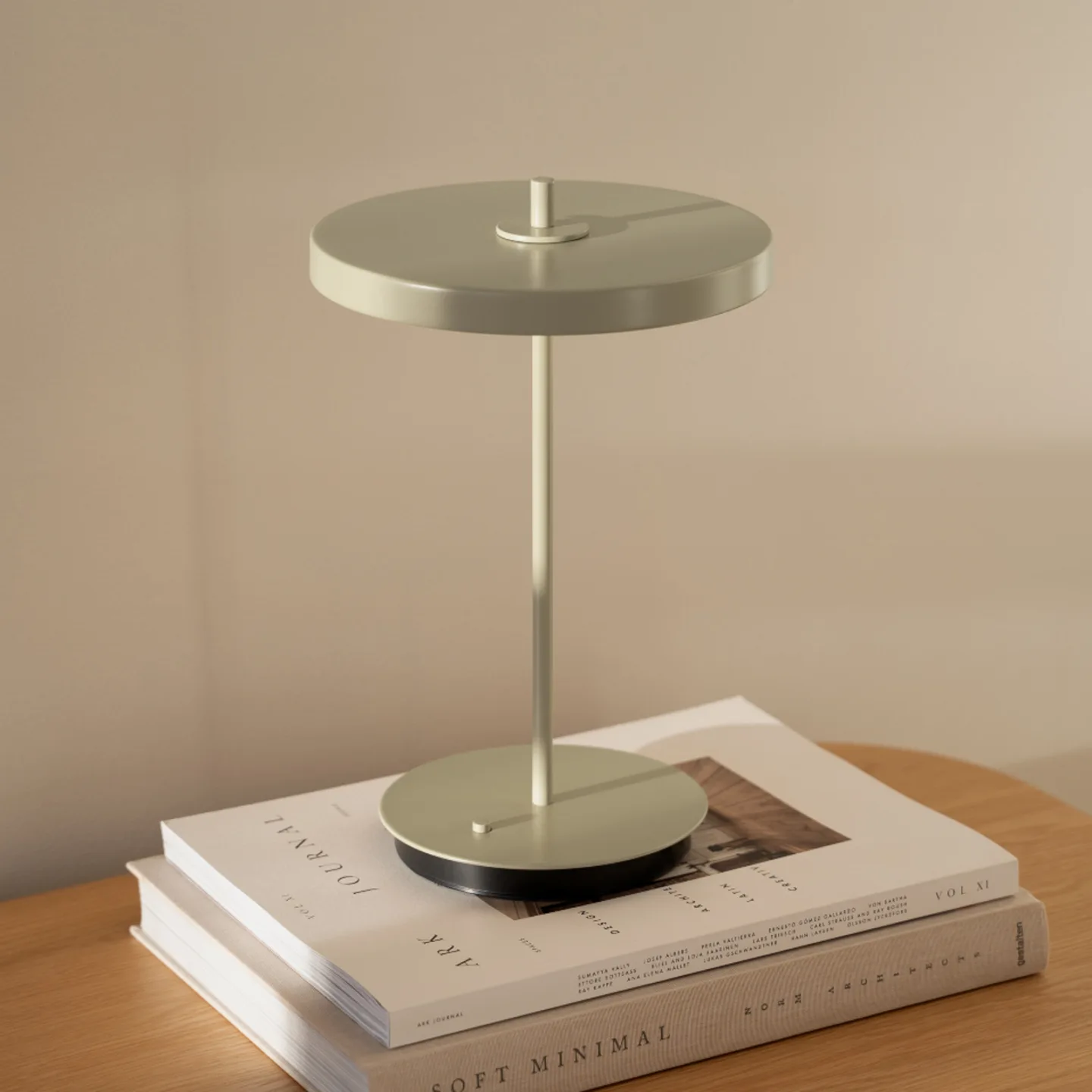 Asteria Move Portable Tischleuchte Butter Yellow/Monochrome - UMAGE - Wohnzimmer - Design - Metall - Mit Schirm