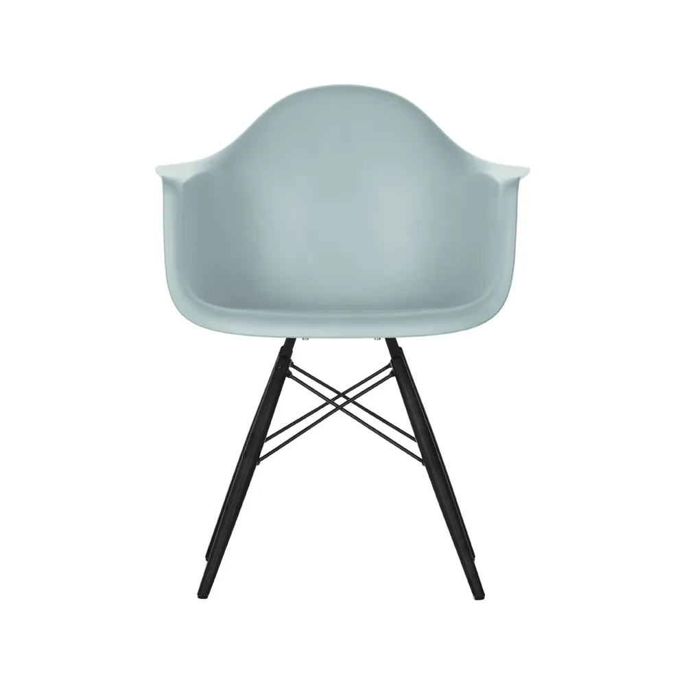 Vitra Eames Plastic Armchair RE DAW stol 23 ice grey-black maple