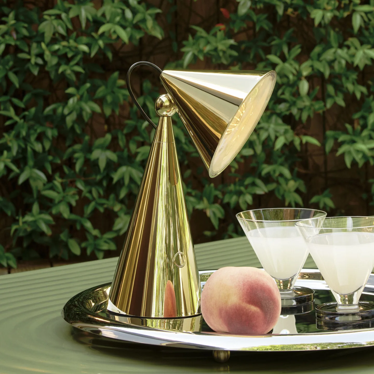 Pose Portable bordlampe gull - Tom Dixon - Stue - Design - Plast - Med en lyskilde