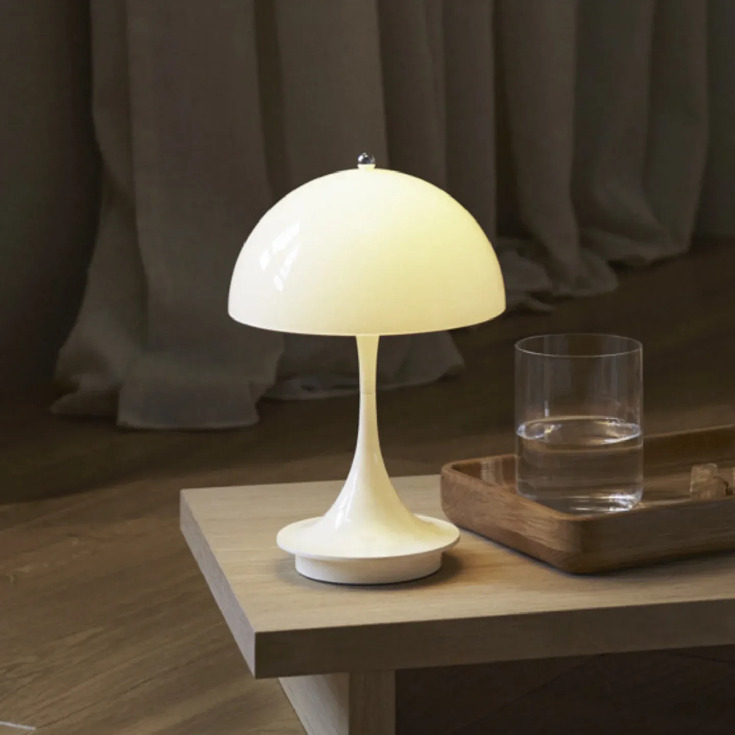 Panthella 160 LED-Akkulampe, opal beige - Louis Poulsen - Balkon - Design - Kunststoff - Einflammig