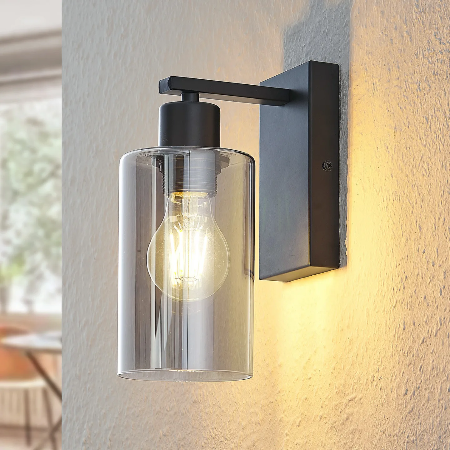 Emavi Vegglampe Black/Smoke - Lindby - Stue - Moderne - Metall - Med en lyskilde