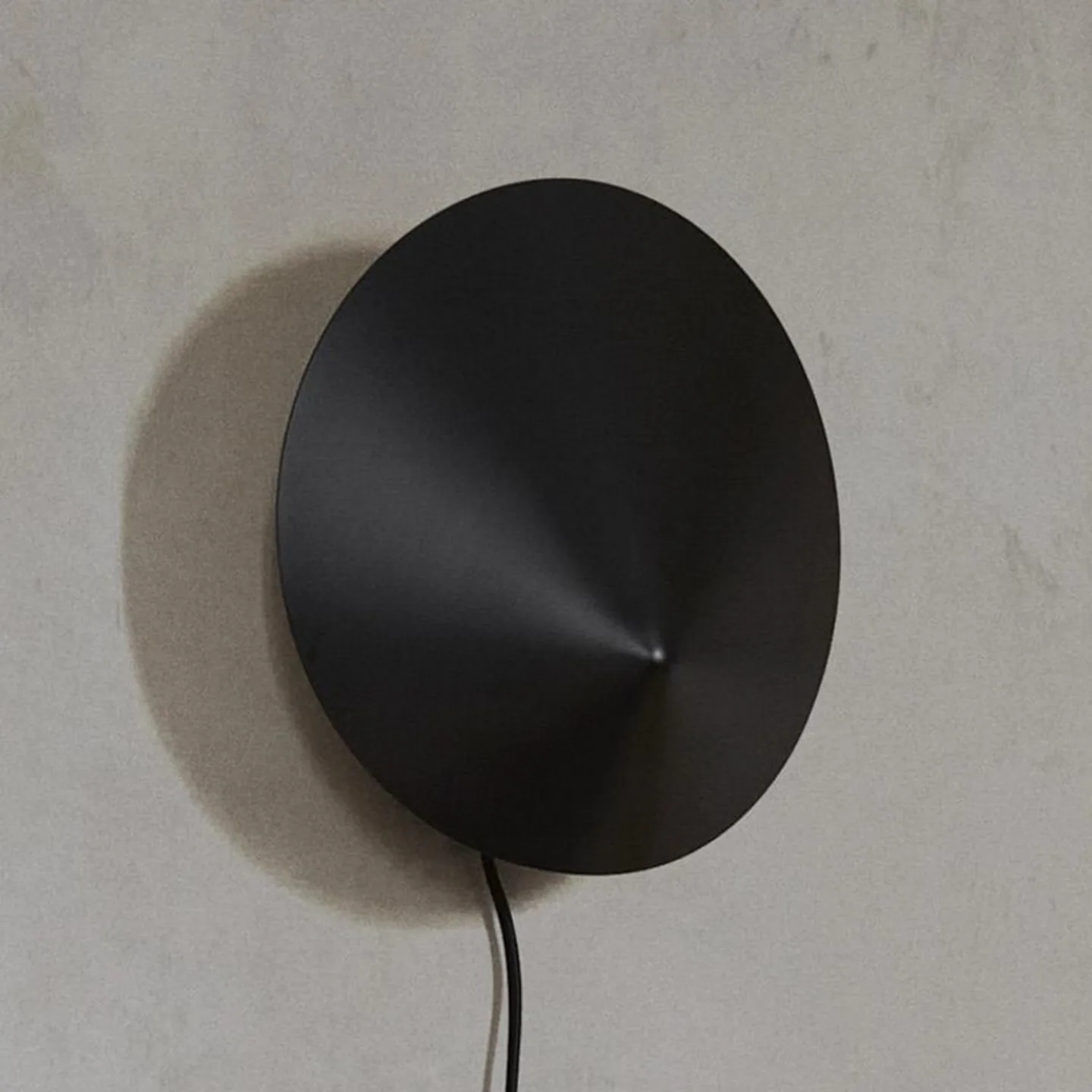 Ferm Living Arum wall scone vägglampa Black