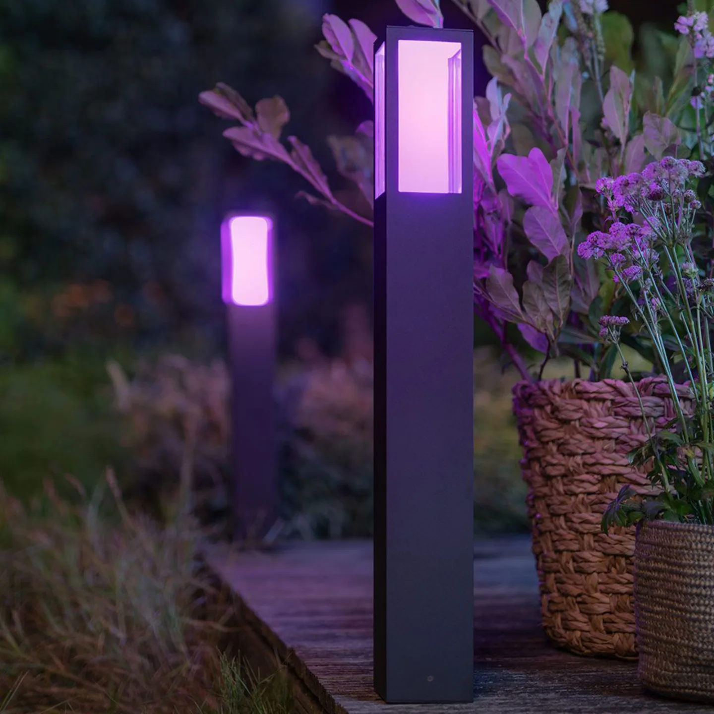 IMPRESS LED-väglampa, RGBW, smart – Philips Hue - Modern - Metall - Med en ljuskälla