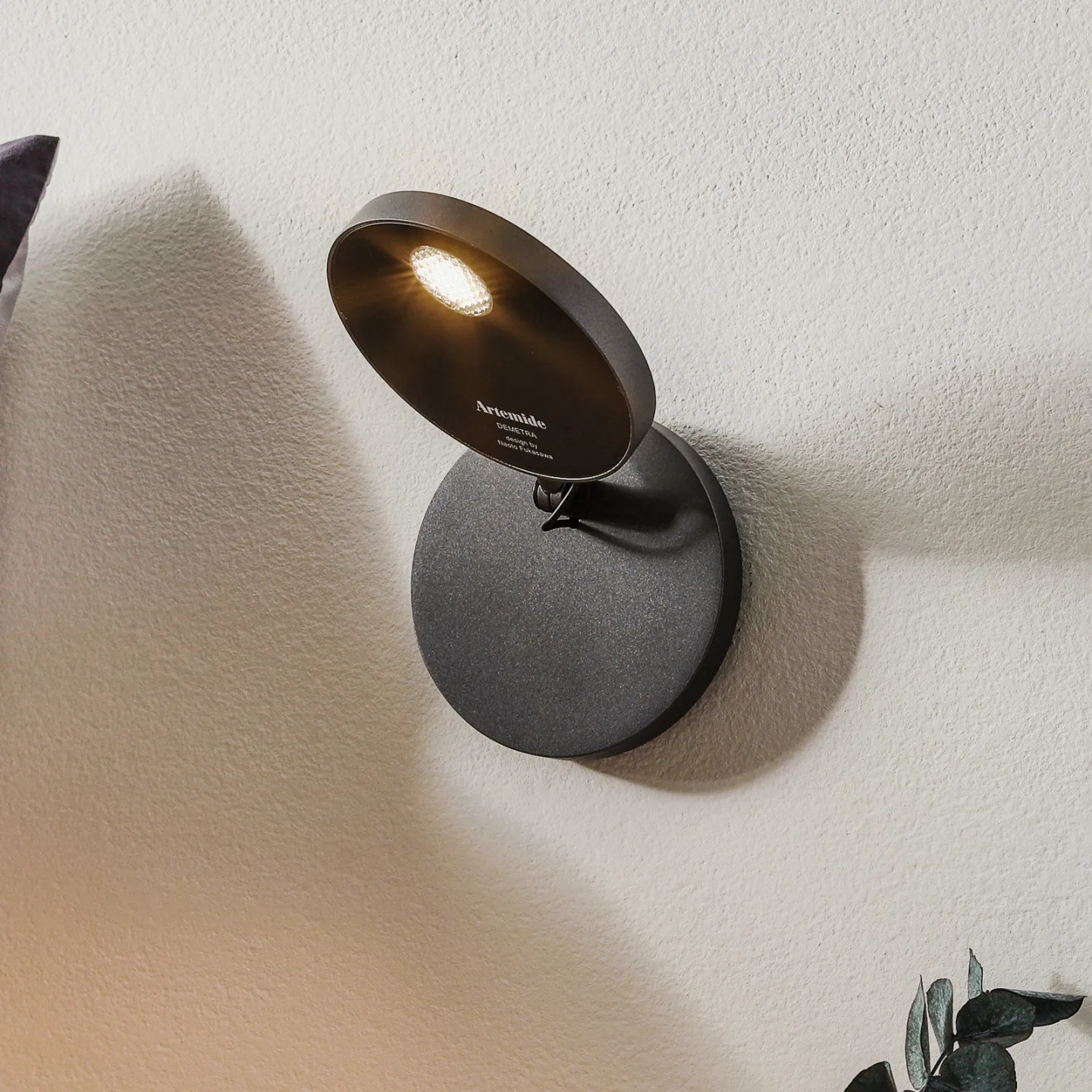 Demetra LED-vägglampa, dimbar, 2700K, grå - Artemide Demetra Spotlight - Vardagsrum - Design - Metall - Rund