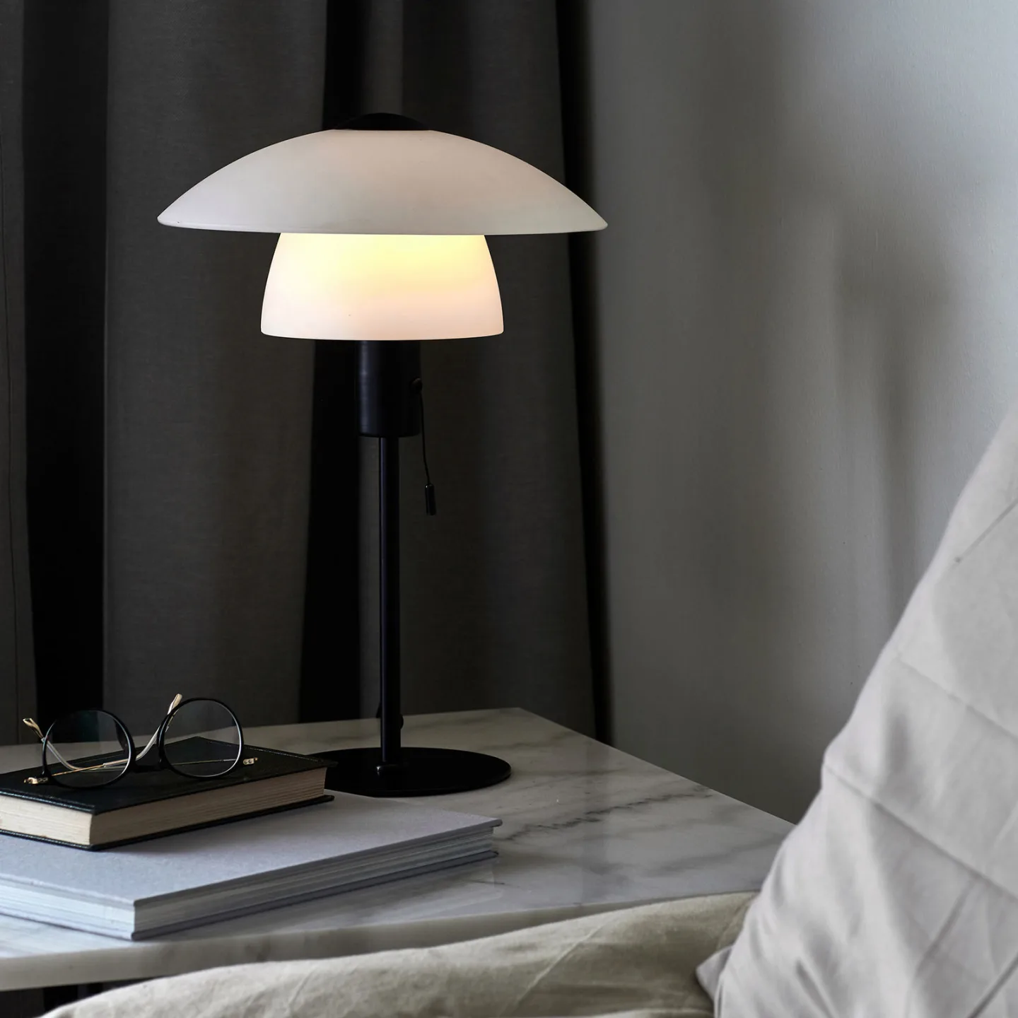 Verona Tischleuchte Opal - Nordlux - Wohnzimmer - Modern - Metall - Mit Schirm