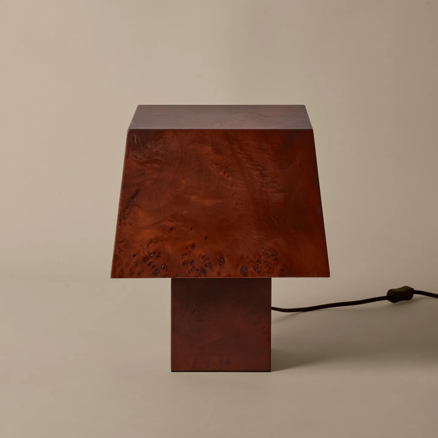 Burl bordlampe, FSC burl-tre, høyde 33 cm - ferm LIVING - Stue - Moderne - Kantet