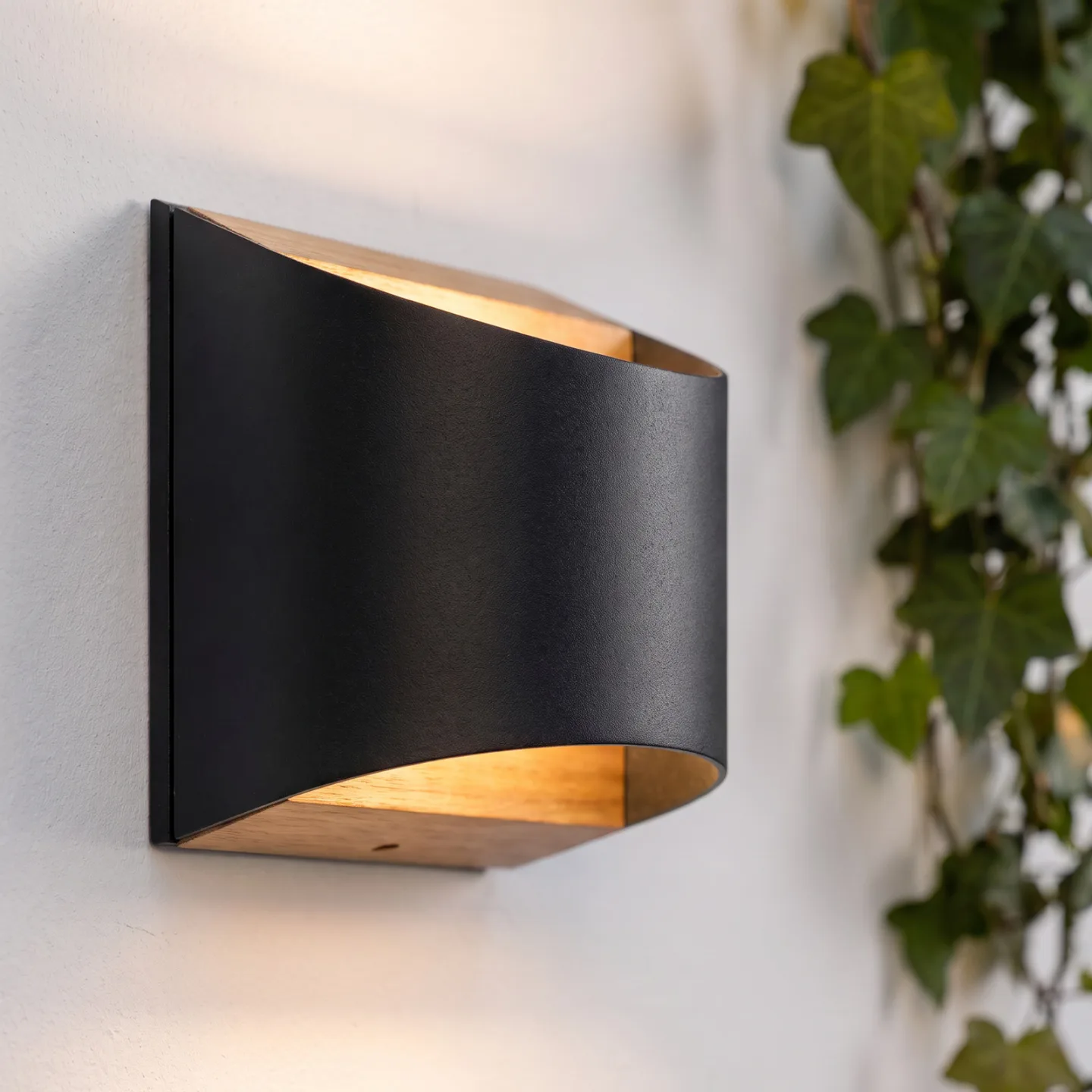 Lenore LED-væglampe 13 cm sort metal IP44 - Lindby - Altan - Moderne - Aluminium - Med én lyskilde