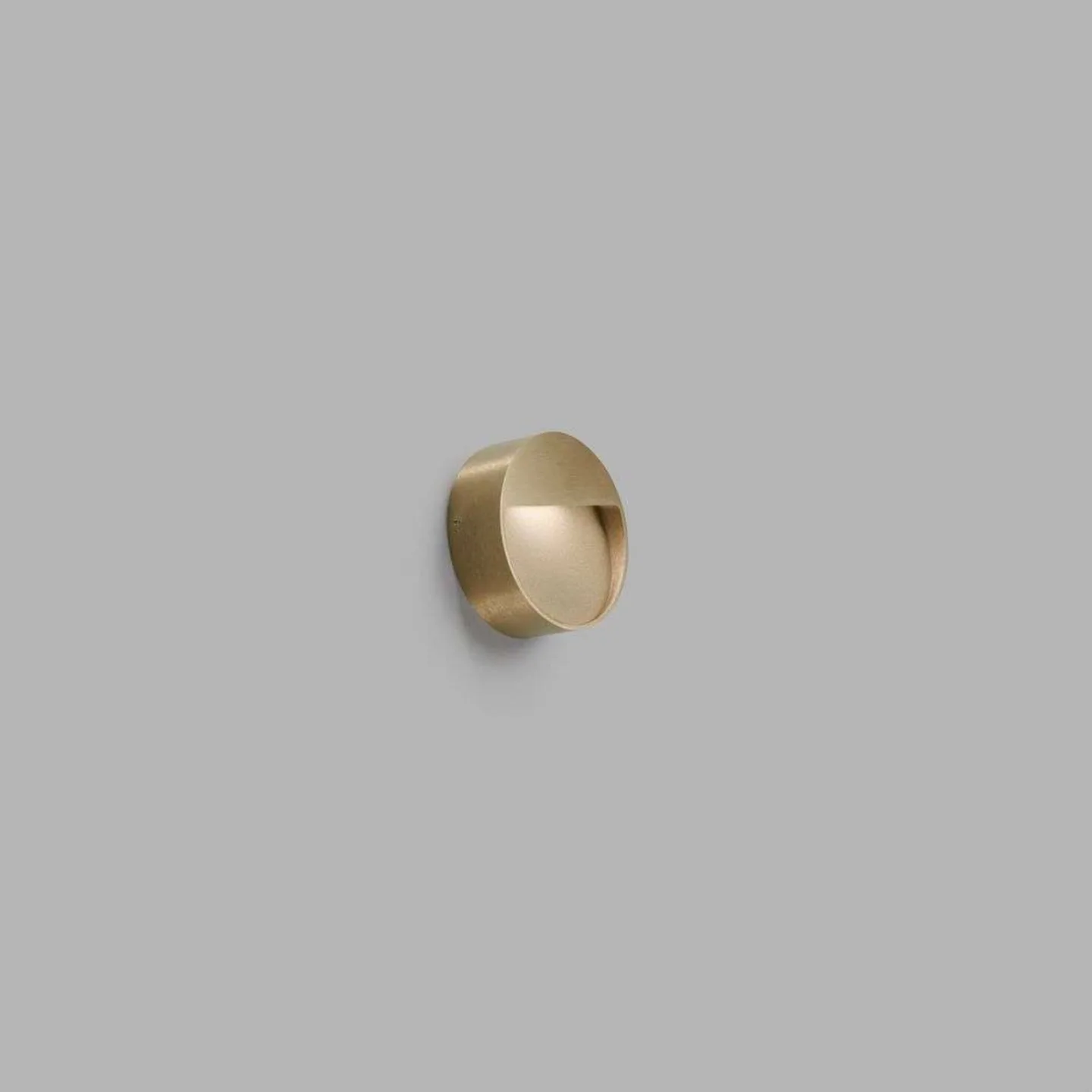 Serious 1 væglampe IP54 2700K messing - LIGHT-POINT - Altan - Aluminium