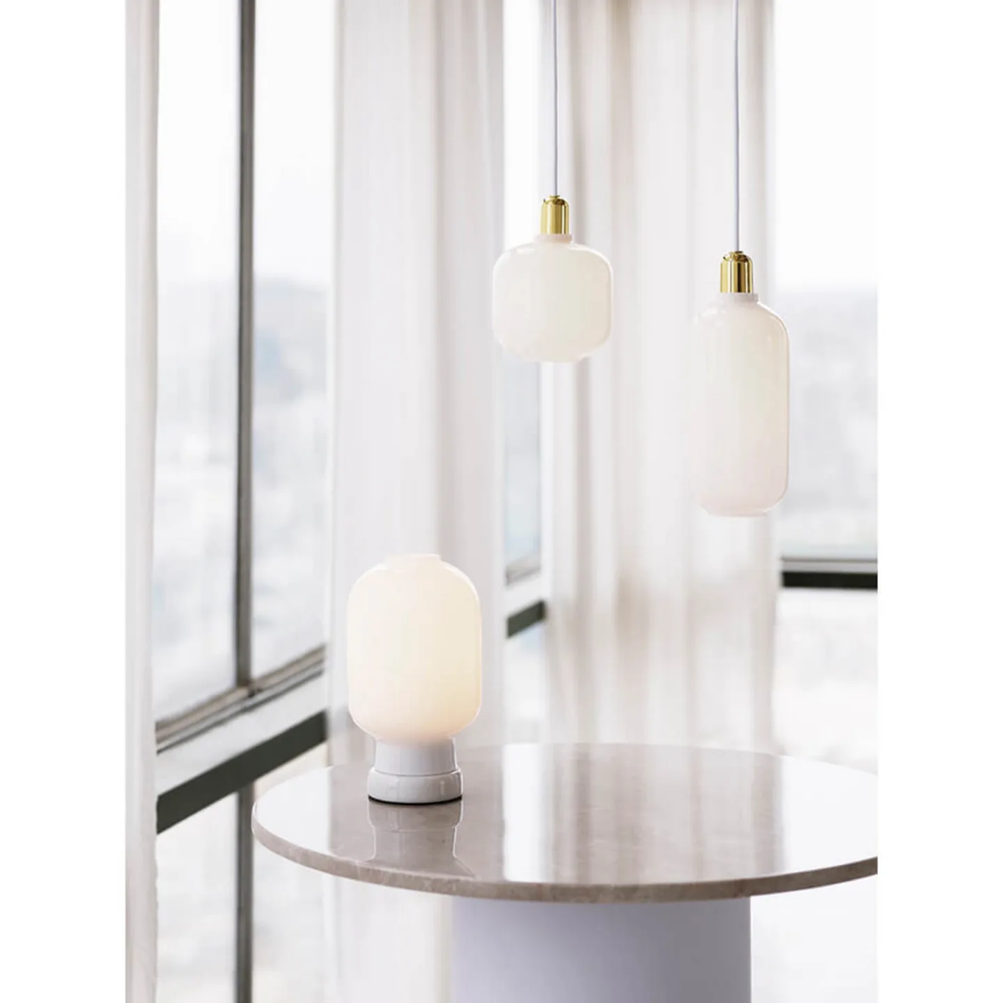 Amp Taklampa Small Vit/Mässing - Normann Copenhagen - Vardagsrum - Glas