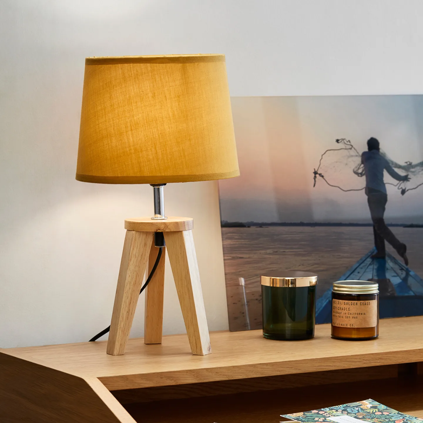 Yoga bordlampe sennepsgul/lyst træ, højde 34 cm - COREP SAS - Stue - Stof / tekstil - Med skærm
