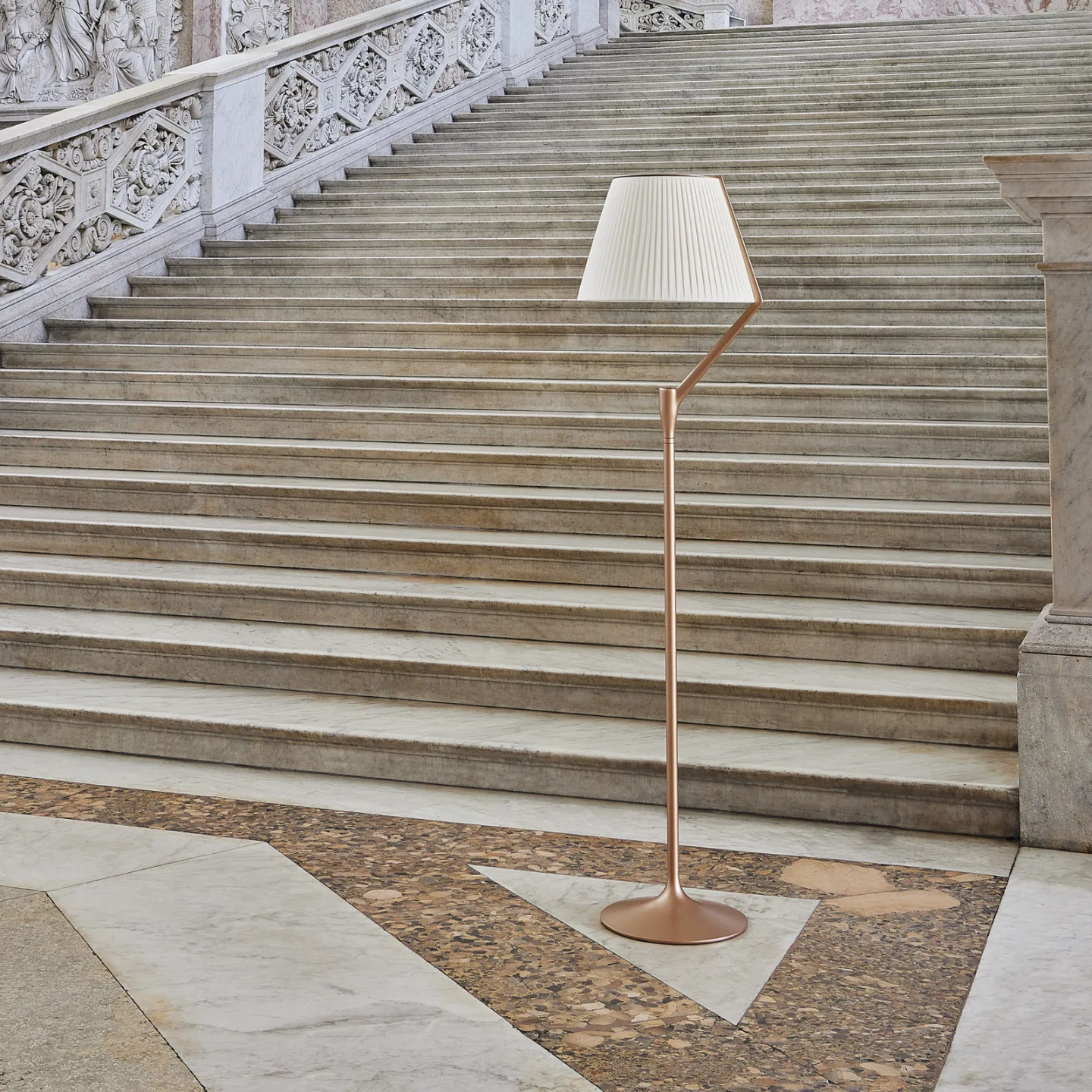 Angelo Stone golvlampa koppar - Kartell - Vardagsrum - Design - Aluminium - Med lampskärm