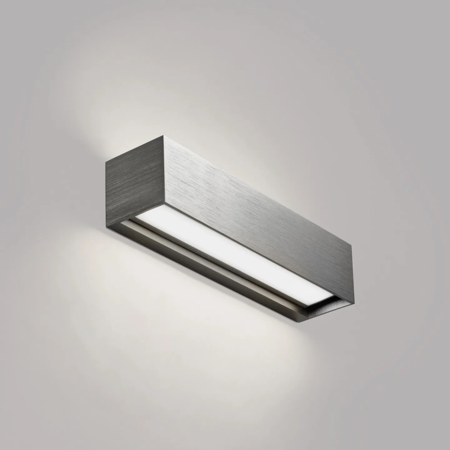 Linea W2 LED-Wandlampe titangrau 30cm CCT IP54 - Light-Point - Wohnzimmer - Design - Aluminium - Mehrflammig