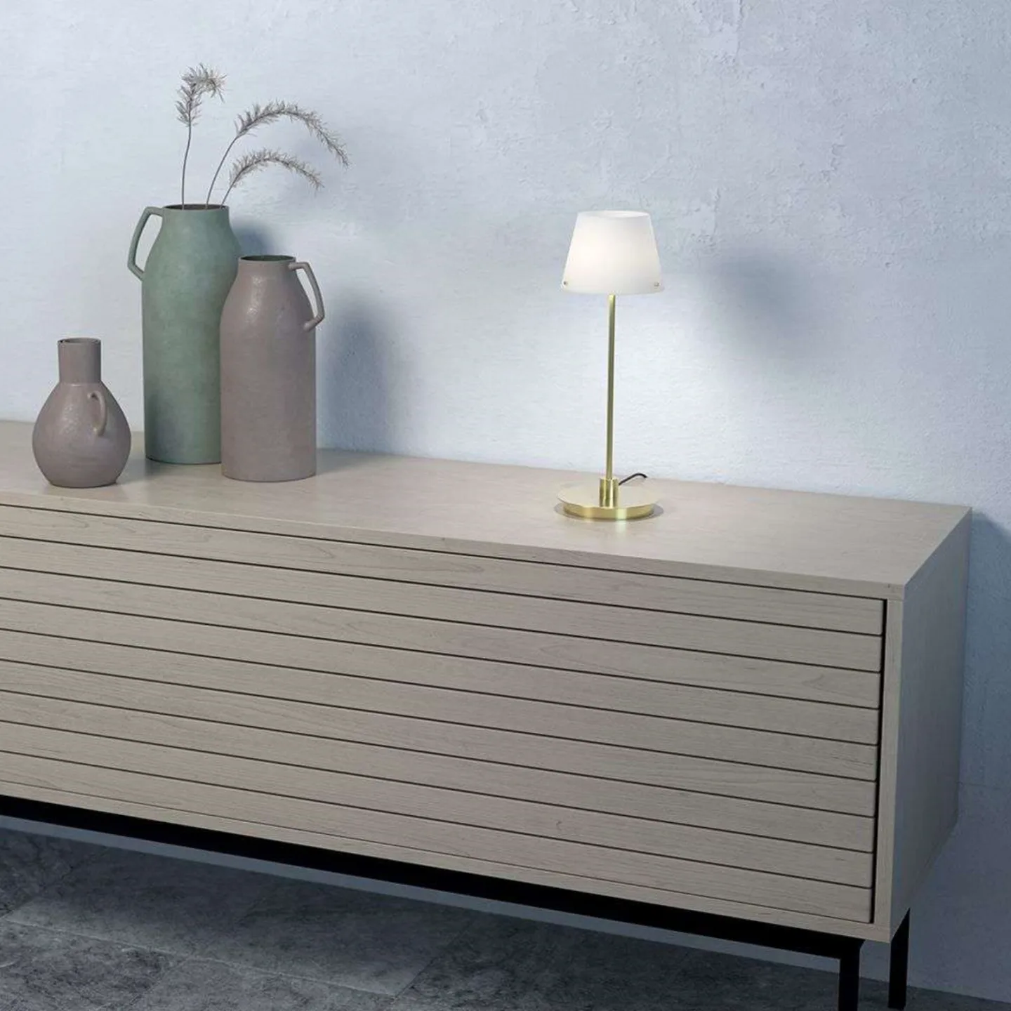 Gil il Grande Bordlampe Satin/Brass - Herstal - Stue - Metall