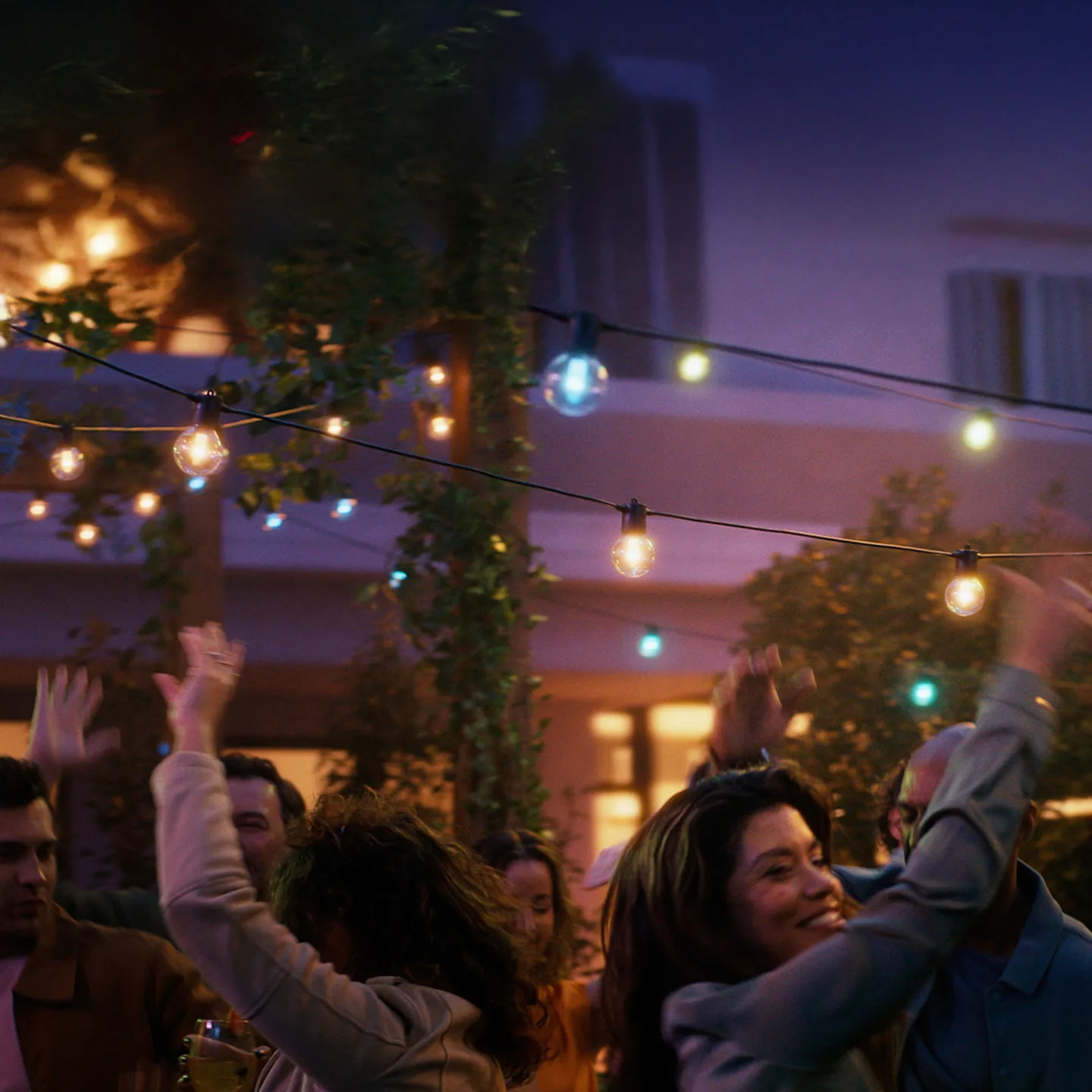 Festavia Globe Lichterkette 14 m 20 flg. IP65 - Philips Hue - Balkon - Modern - Metall - Mehrflammig