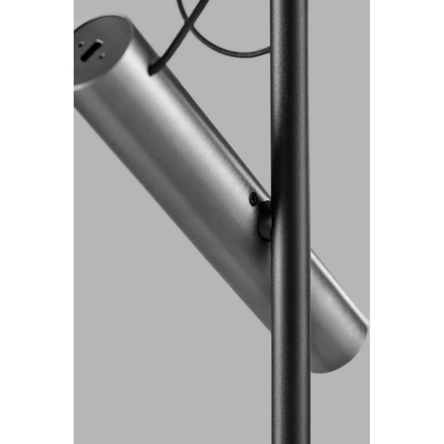 Spirit F1 Stehleuchte Dim. Titanium/Schwarz - LIGHT-POINT - Wohnzimmer - Aluminium