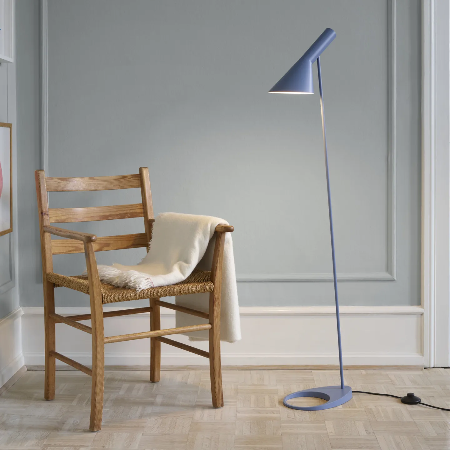 Louis Poulsen AJ Stehleuchte Dusty blue