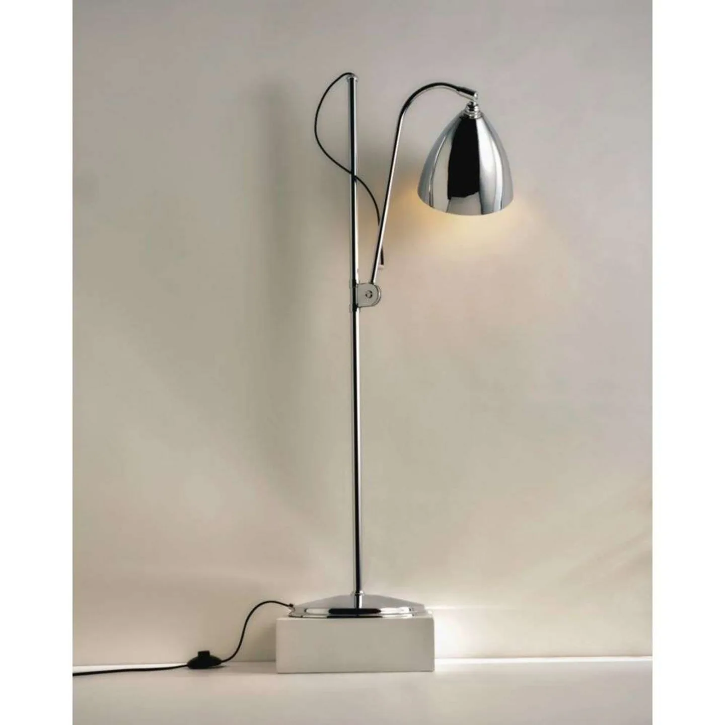 Bestlite BL3 Golvlampa Ø16 Svart Mässing/Porslin - GUBI - Vardagsrum - Metall