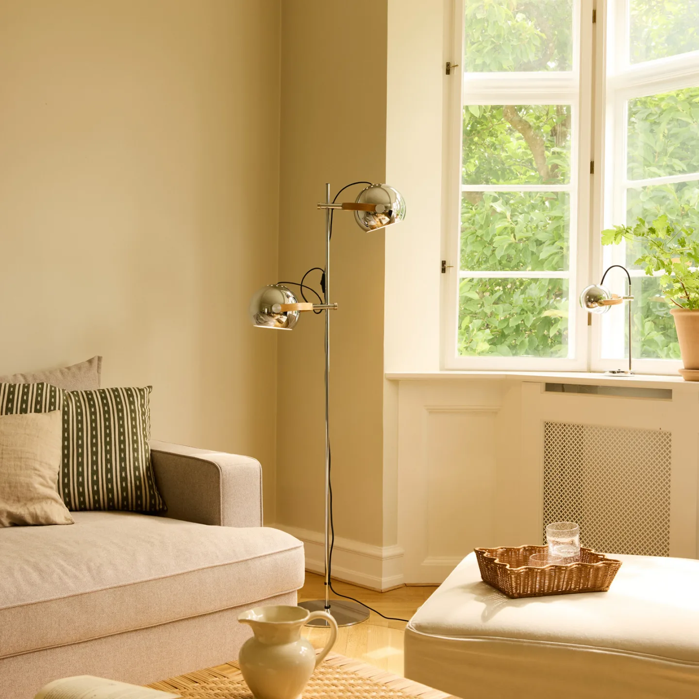DC gulvlampe, krom, højde 150 cm metal 2 lyskilder. - Halo Design - Stue - Med flere lyskilder
