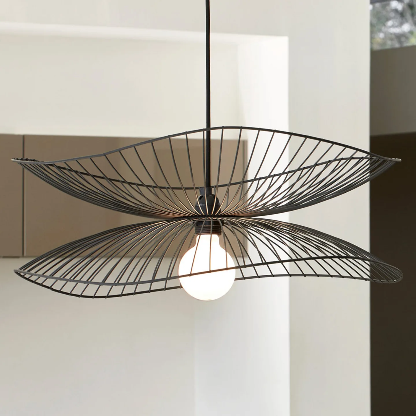 Libellule Pendel S Black - Forestier Libellule S - Stue - Design - Metall - Med en lyskilde