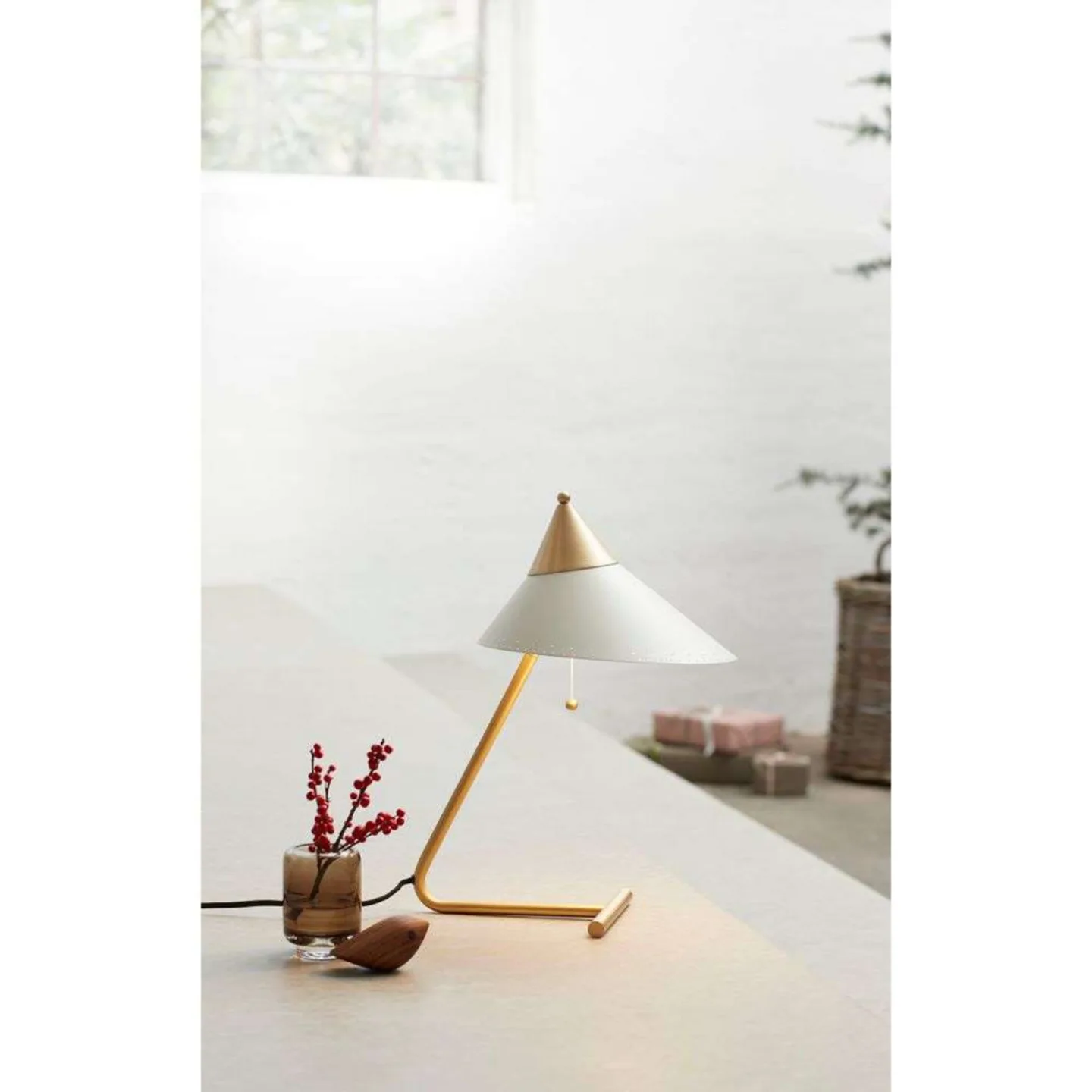 Warm Nordic Brass Top bordslampa warm white, mässingsstativ