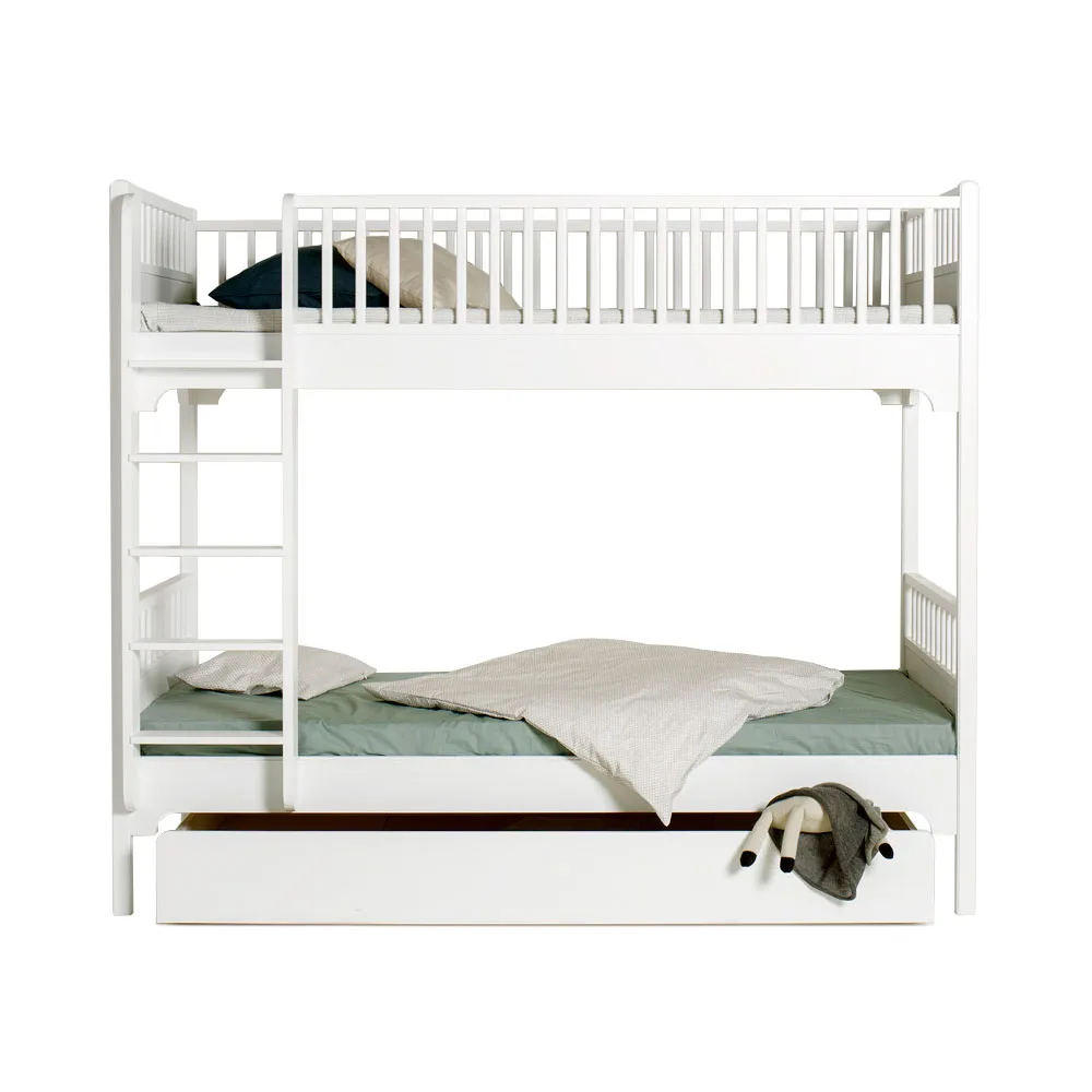 Oliver Furniture - Seaside Våningssäng liten stege - Spjälsängar och barnsängar - Søren Rørbæk - Vit - Trä