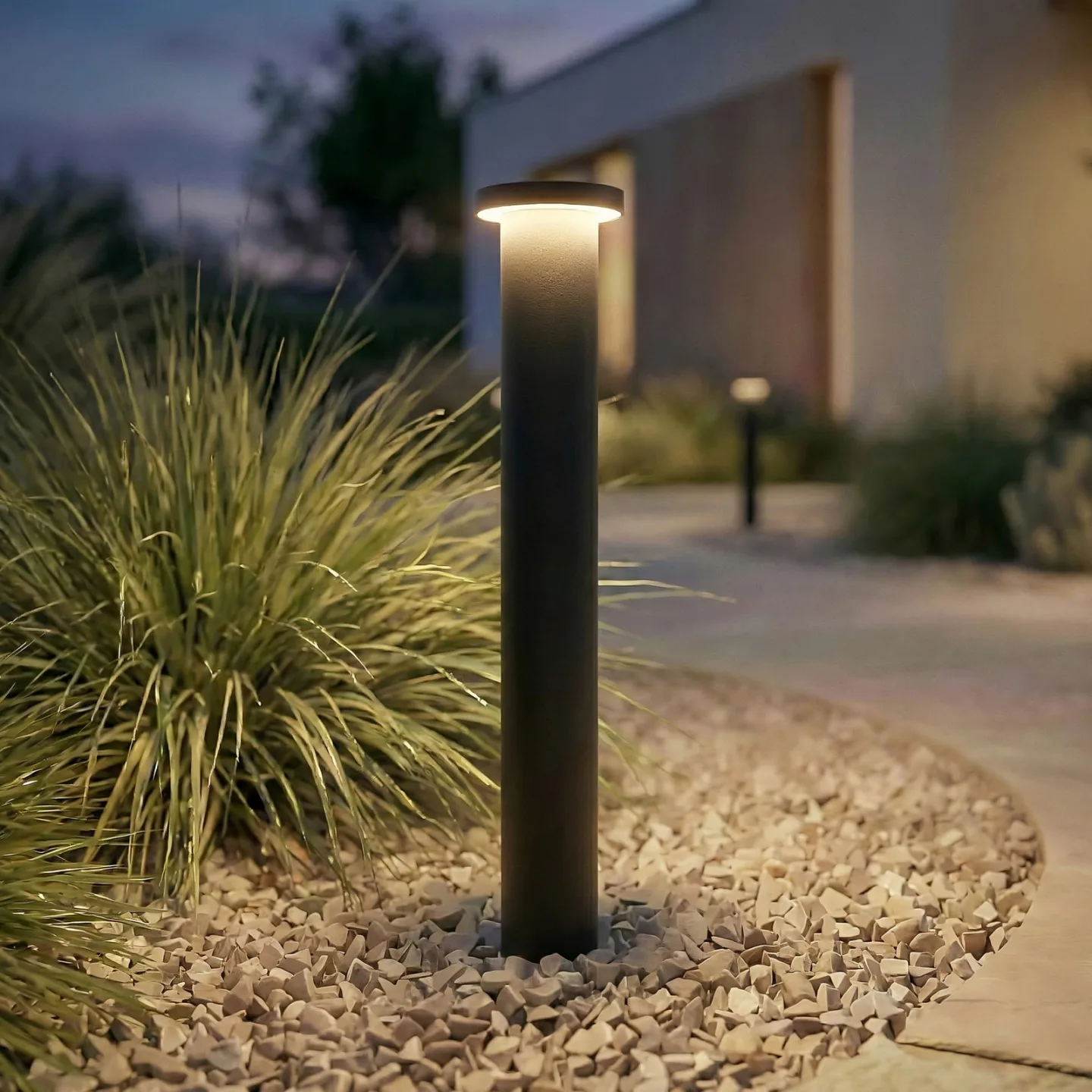 Cirel LED-gatelampe, svart, IP65, 45 cm, aluminium - Lindby - Terrasse - Moderne - Med en lyskilde
